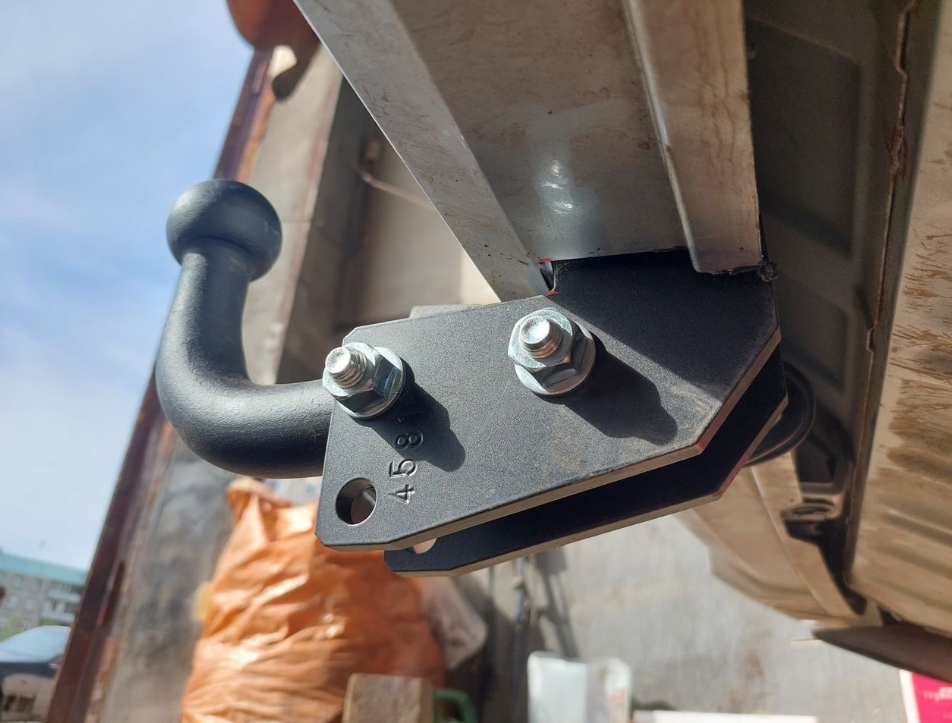 Фаркоп Halty NRSer16-A для Nissan Serena C27 V поколение 2WD/4WD 2017-, условно съемный шар (тип A)