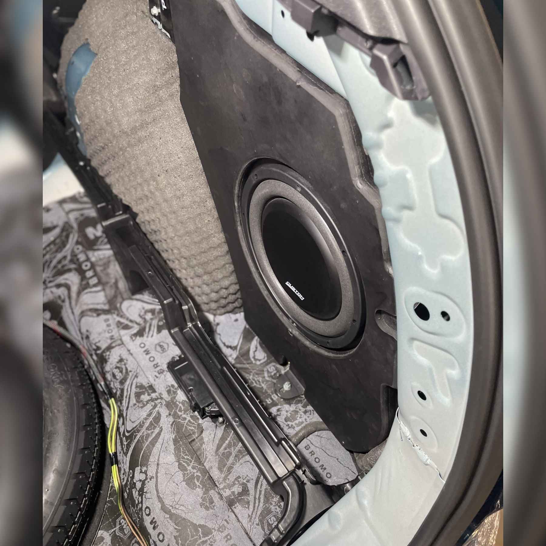 Короб стелс Geely Monjaro ver.1 c потаем 10