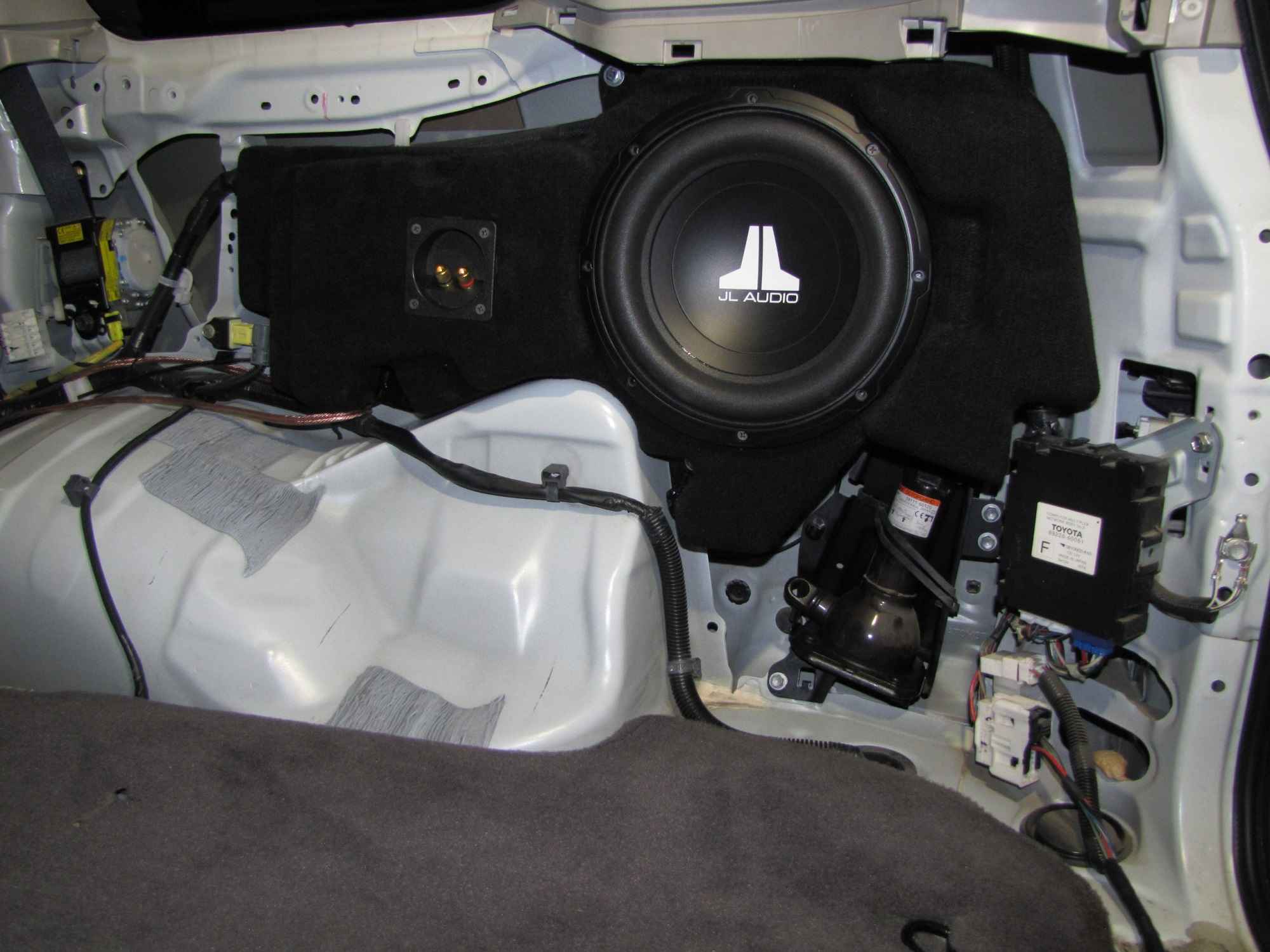 Короб стелс Toyota Land Cruiser 200 (правая сторона, без домкрата)