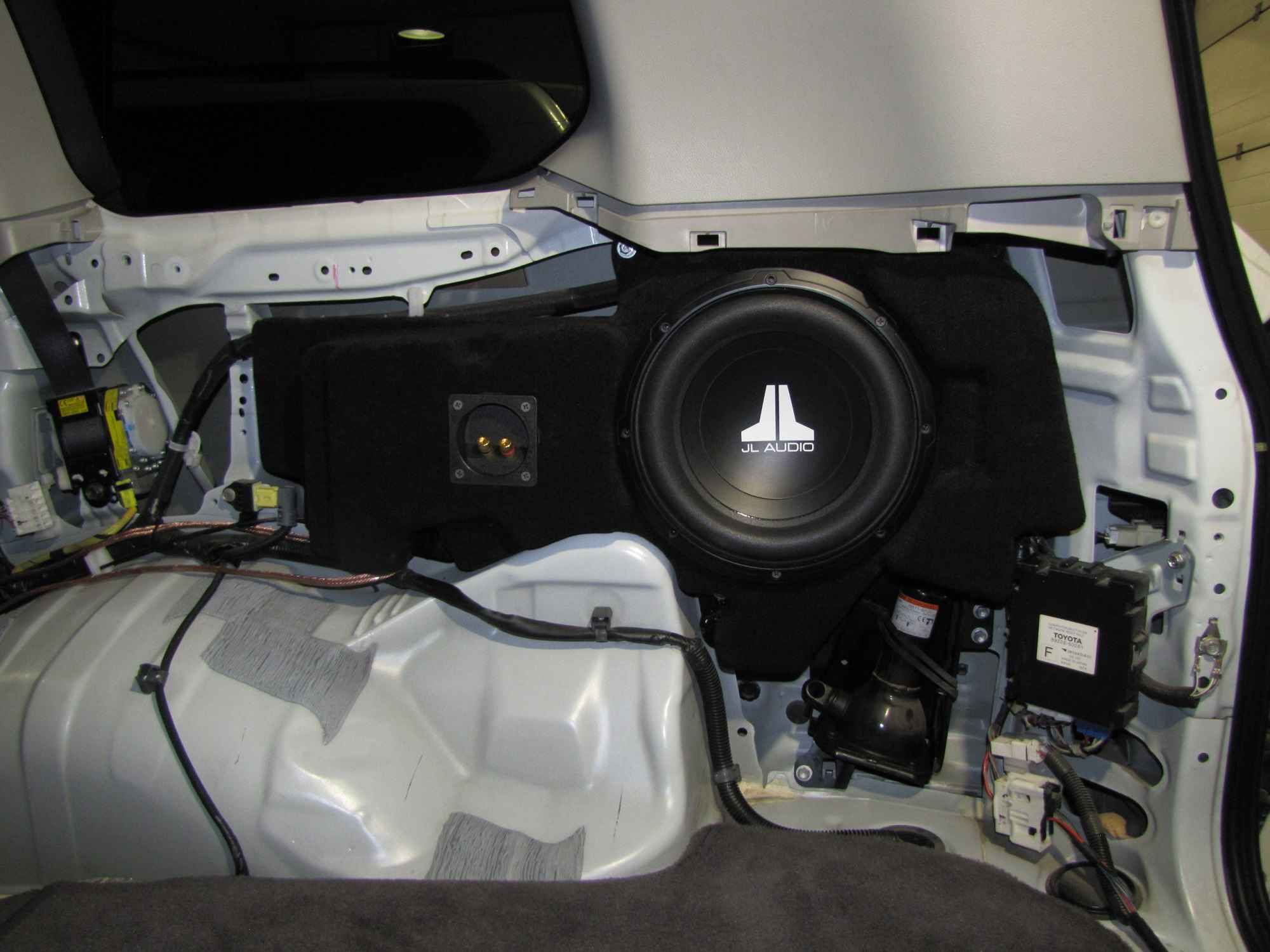 Короб стелс Toyota Land Cruiser 200 (правая сторона, без домкрата)