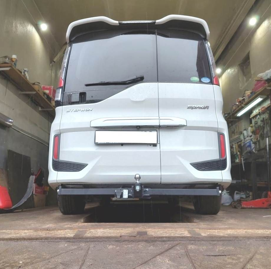 Фаркоп Halty HSte15- для Honda Stepwagon 2WD/4WD 2015-..., быстросъемный шар (тип Е)